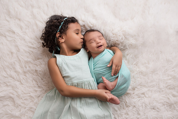 sibling_posing